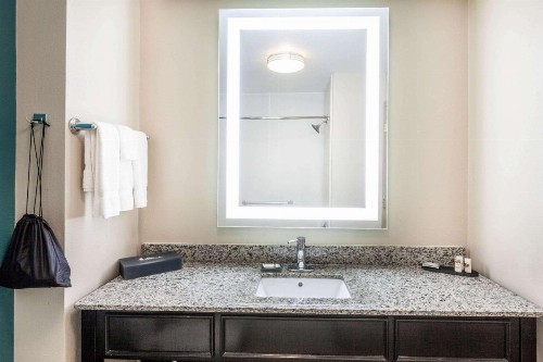 La Quinta by Wyndham Midland North - image 42