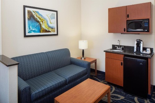 Holiday Inn Express & Suites Midland Loop 250 an IHG Hotel - image 2