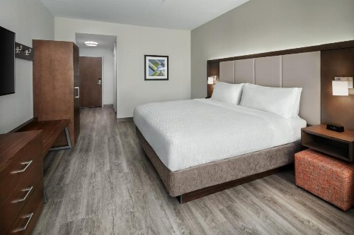 Holiday Inn Express & Suites Midland Loop 250 an IHG Hotel - image 25