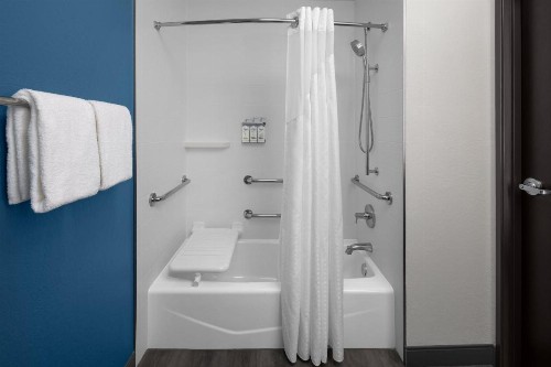 Holiday Inn Express & Suites Midland Loop 250 an IHG Hotel - image 39