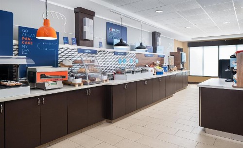 Holiday Inn Express & Suites Midland Loop 250 an IHG Hotel - image 7