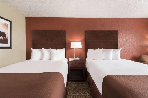 Baymont by Wyndham Midland Airport - image 15