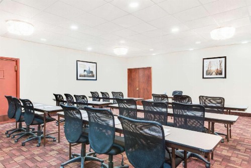 Baymont by Wyndham Midland Airport - image 21