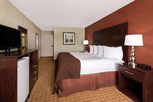 Baymont by Wyndham Midland Airport - image 23