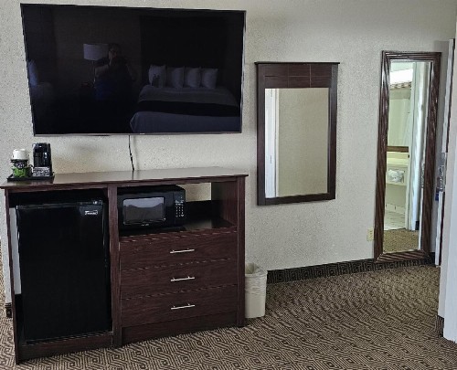 Baymont by Wyndham Midland Airport - image 34