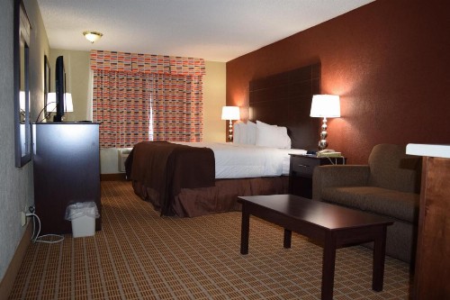 Baymont by Wyndham Midland Airport - image 37