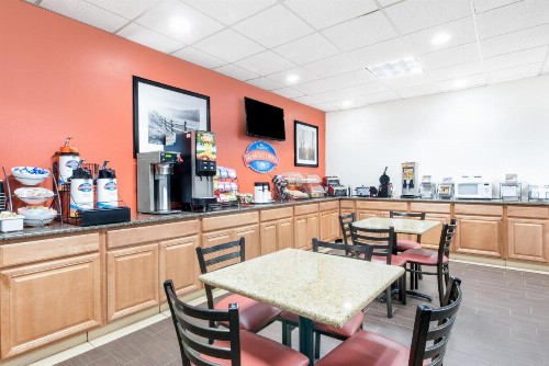 Baymont by Wyndham Midland Airport - image 38
