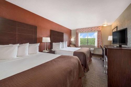 Baymont by Wyndham Midland Airport - image 42