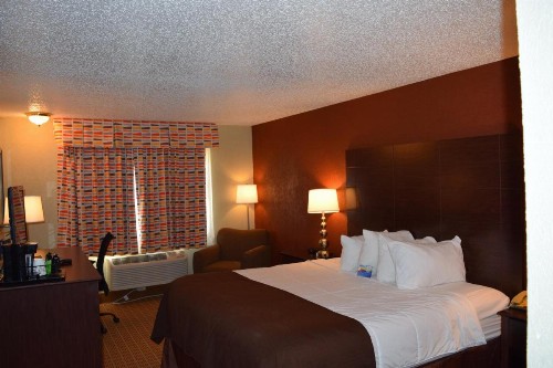 Baymont by Wyndham Midland Airport - image 5