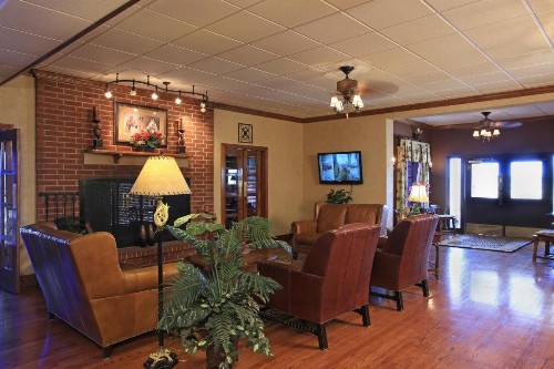 Plaza Inn Midland - image 23