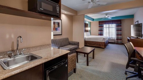 Best Western Plus Midland Suites - image 11