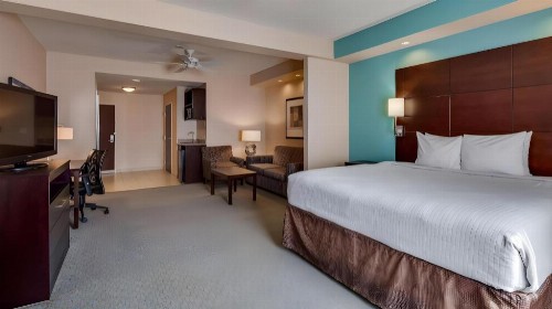 Best Western Plus Midland Suites - image 16