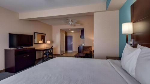 Best Western Plus Midland Suites - image 17