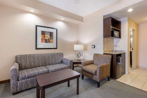 Best Western Plus Midland Suites - image 18