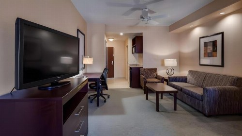 Best Western Plus Midland Suites - image 23