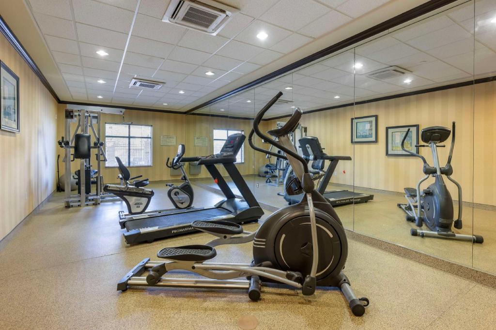 Best Western Plus Midland Suites - image 6