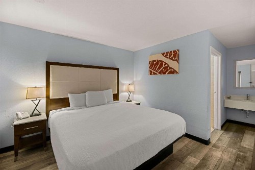 Executive Inn - image 14