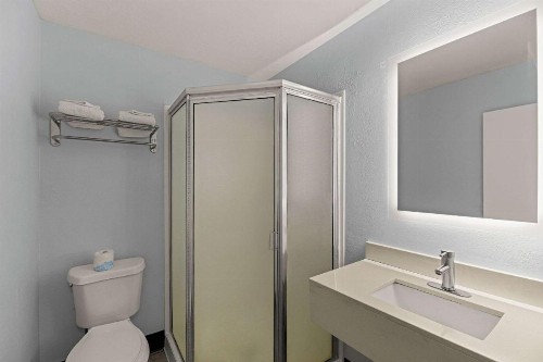 Executive Inn - image 25