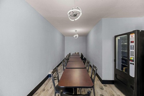 Executive Inn - image 30