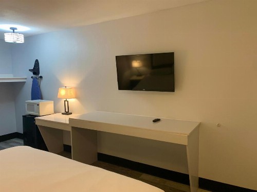 Executive Inn - image 36
