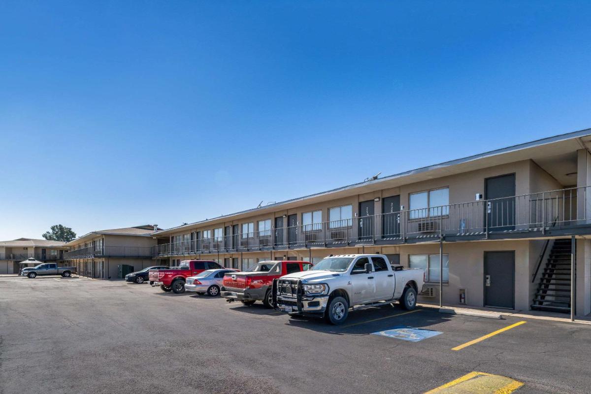 Executive Inn - image 4