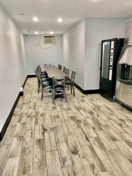 Executive Inn - image 42