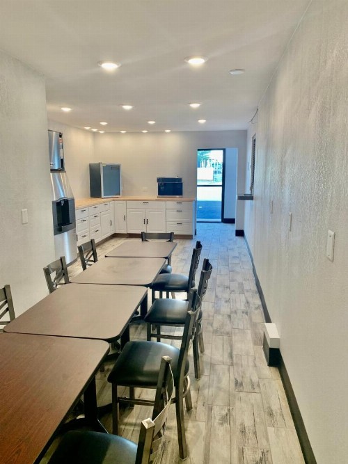 Executive Inn - image 44