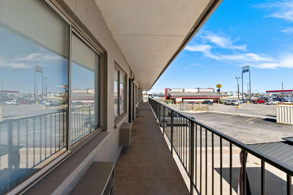 Executive Inn - image 7