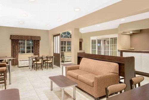 Microtel Inn & Suites by Wyndham - image 33