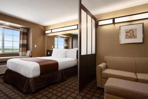 Microtel Inn & Suites by Wyndham - image 34