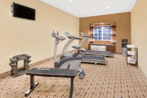 Microtel Inn & Suites by Wyndham - image 36