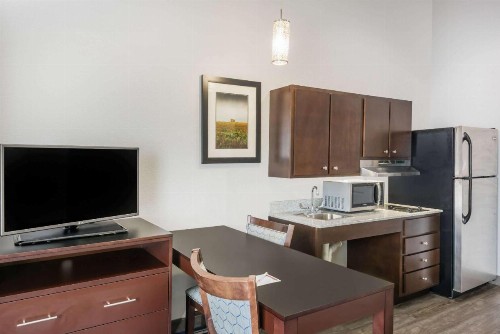 Hawthorn Suites by Wyndham Midland - image 11