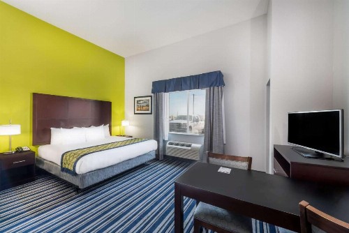 Hawthorn Suites by Wyndham Midland - image 14