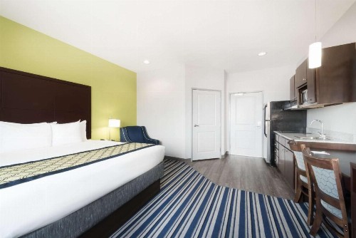 Hawthorn Suites by Wyndham Midland - image 5