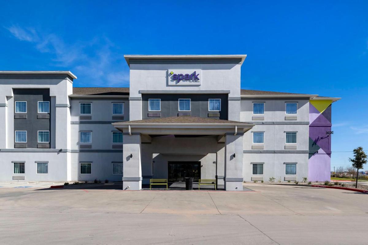 Super 8 by Wyndham Midland South - main image