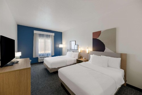 Super 8 by Wyndham Midland South - image 17