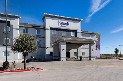 Super 8 by Wyndham Midland South - image 2
