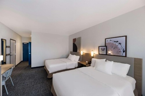 Super 8 by Wyndham Midland South - image 25