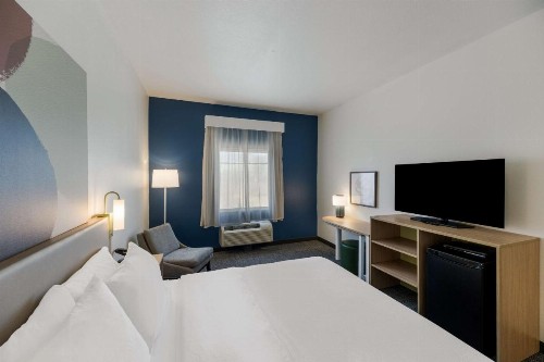 Super 8 by Wyndham Midland South - image 26