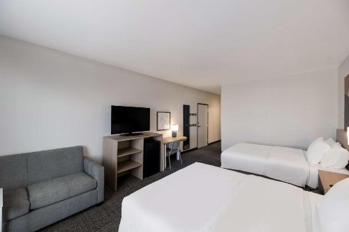 Super 8 by Wyndham Midland South - image 29