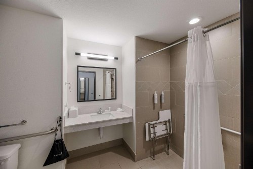 Super 8 by Wyndham Midland South - image 31