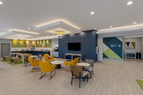 Super 8 by Wyndham Midland South - image 36