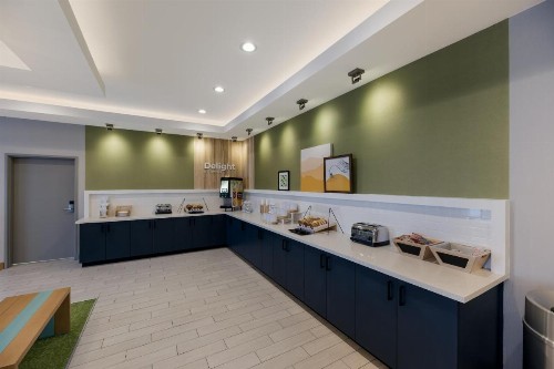 Super 8 by Wyndham Midland South - image 37