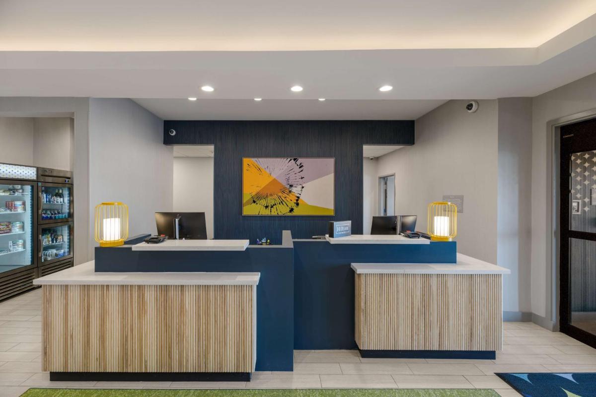 Super 8 by Wyndham Midland South - image 5