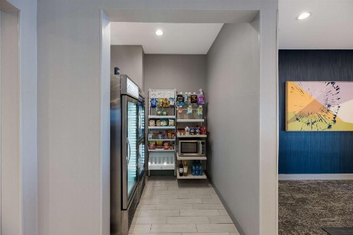 Super 8 by Wyndham Midland South - image 9