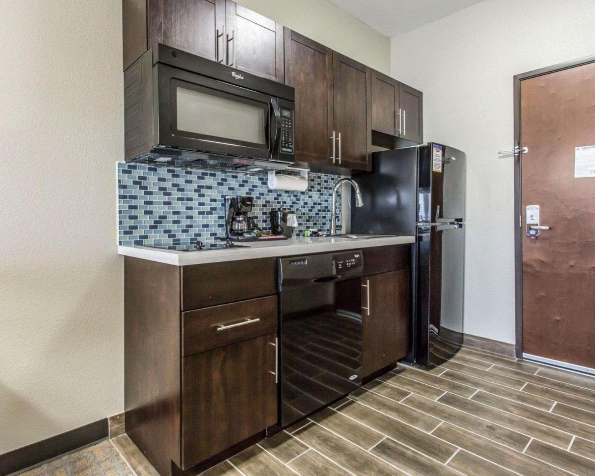 MainStay Suites Midland - image 4