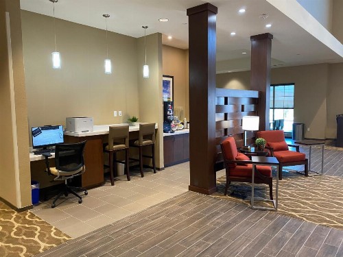 Comfort Suites Midland West - image 19