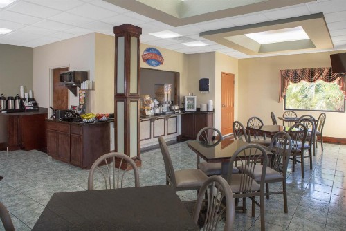 Baymont by Wyndham Midway - image 39