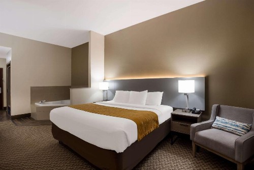 Comfort Inn & Suites Midway - Tallahassee West - image 17