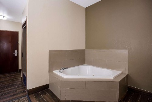 Comfort Inn & Suites Midway - Tallahassee West - image 19